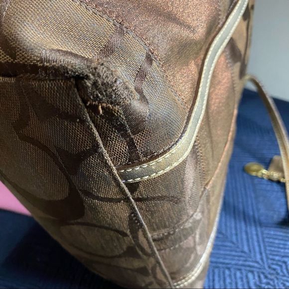 Coach Signature Canvas Logo Tote - Picture 12 of 14